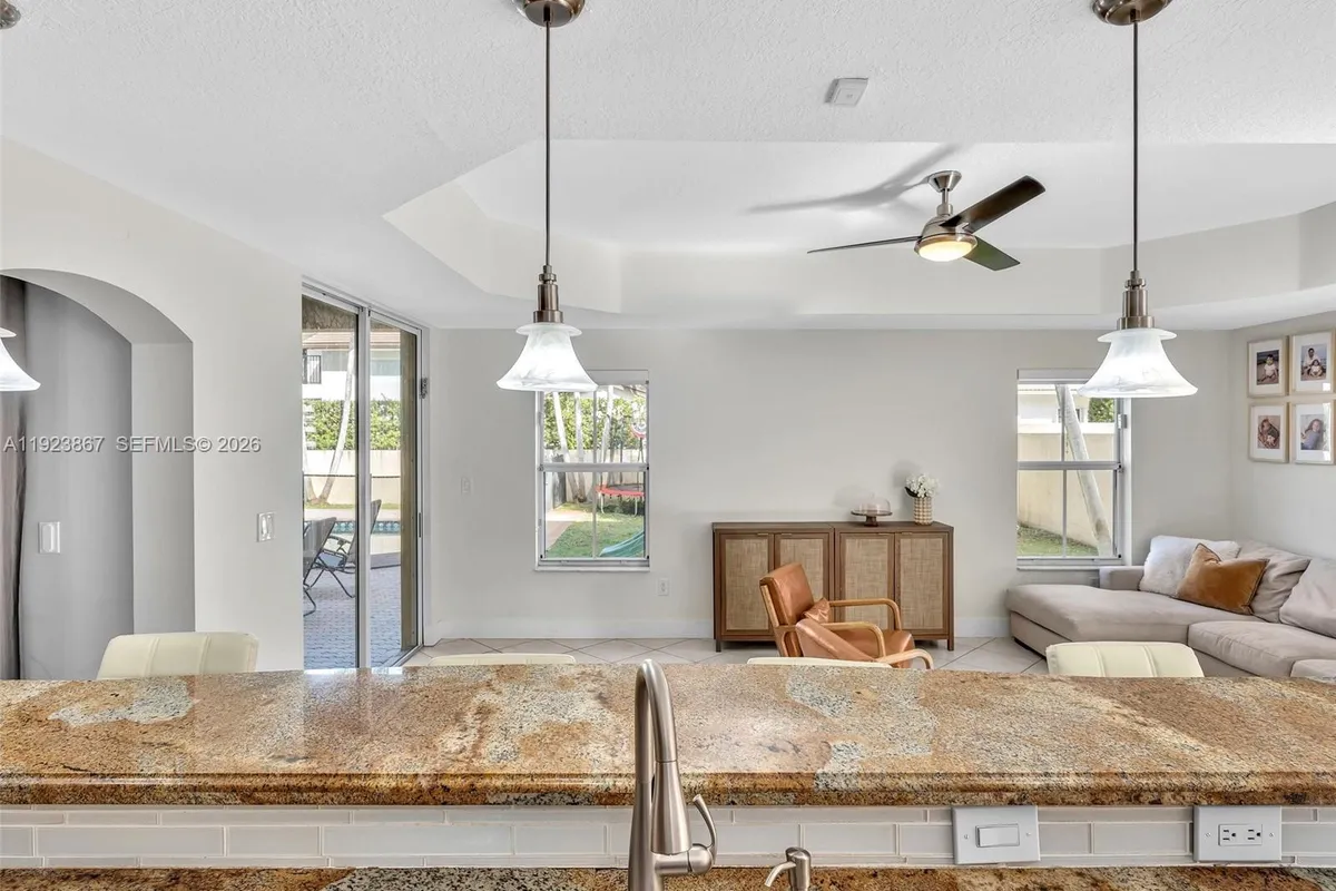 8123 NW 161st Ter, Miami Lakes FL 33016