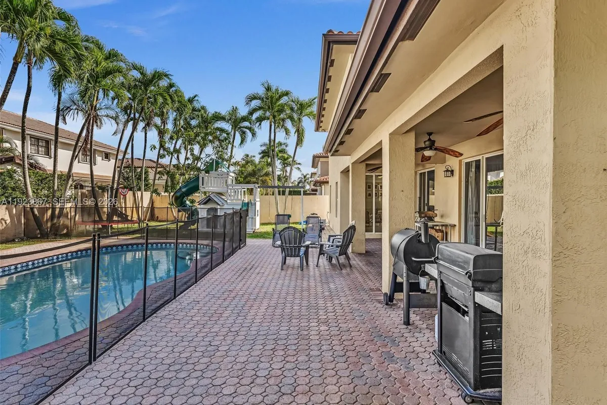 8123 NW 161st Ter, Miami Lakes FL 33016