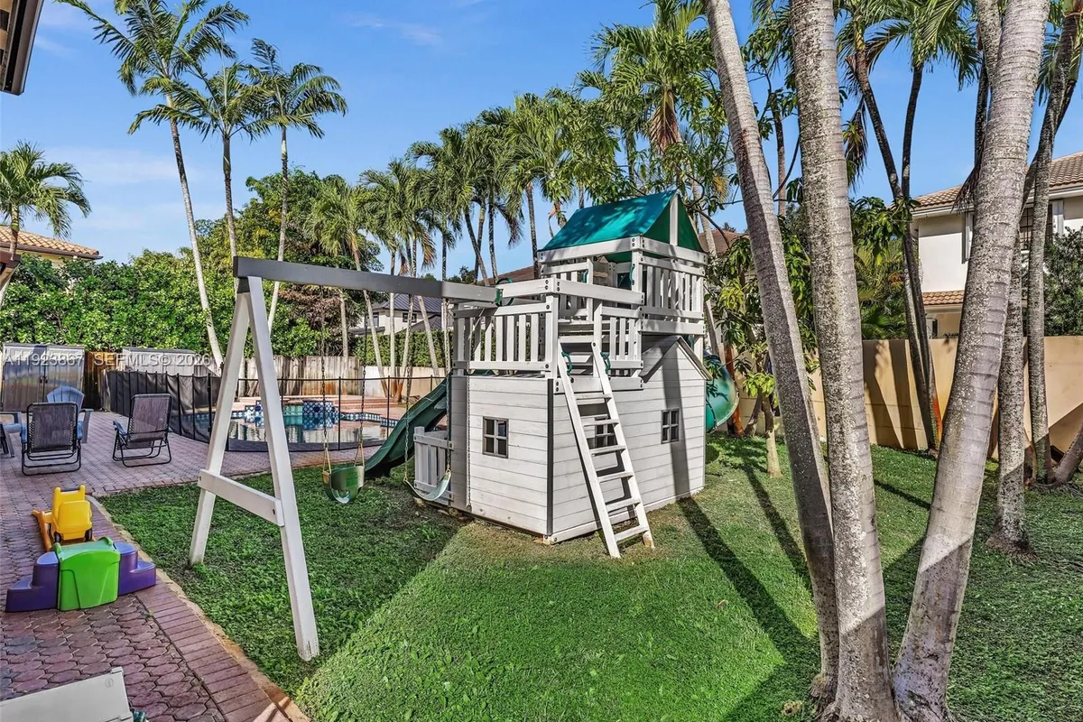 8123 NW 161st Ter, Miami Lakes FL 33016