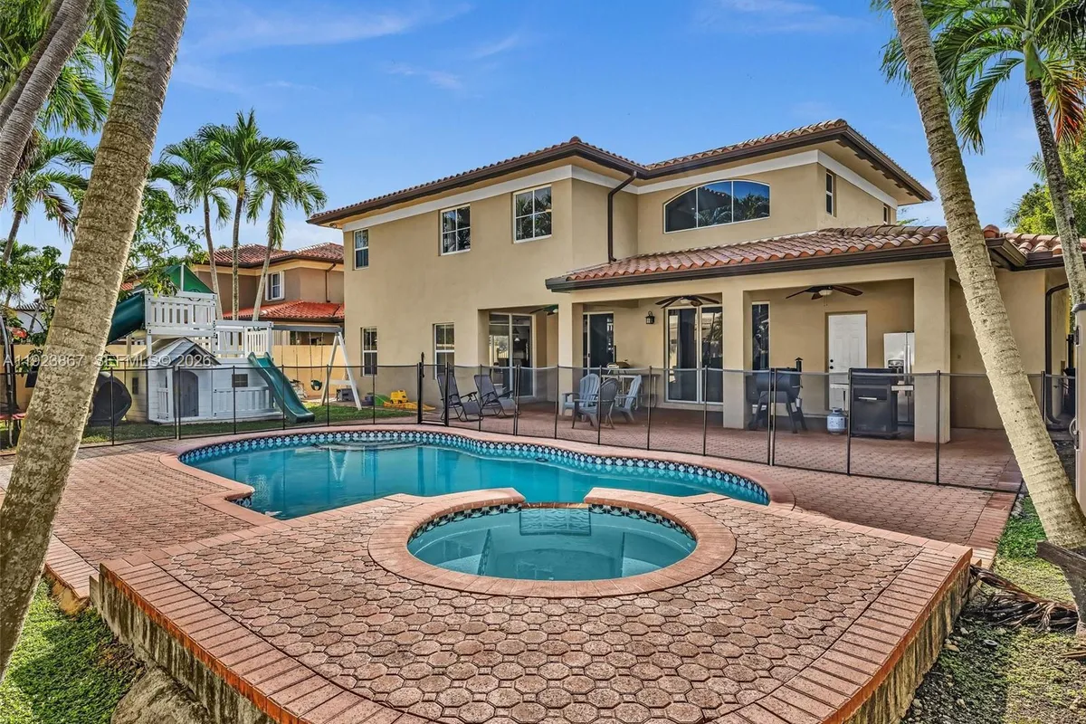 8123 NW 161st Ter, Miami Lakes FL 33016