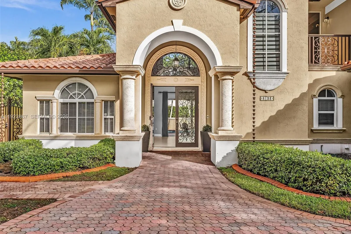 8123 NW 161st Ter, Miami Lakes FL 33016