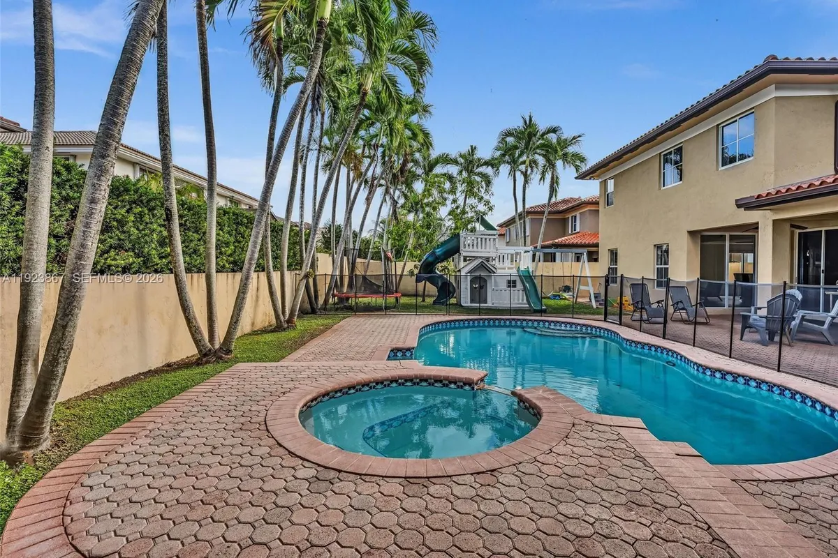 8123 NW 161st Ter, Miami Lakes FL 33016