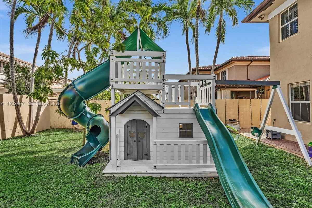 8123 NW 161st Ter, Miami Lakes FL 33016