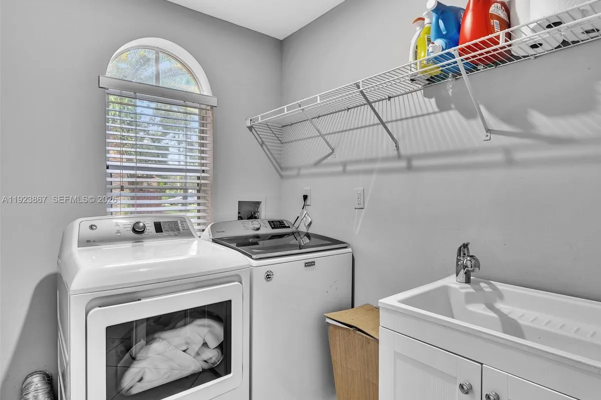 8123 NW 161st Ter, Miami Lakes FL 33016