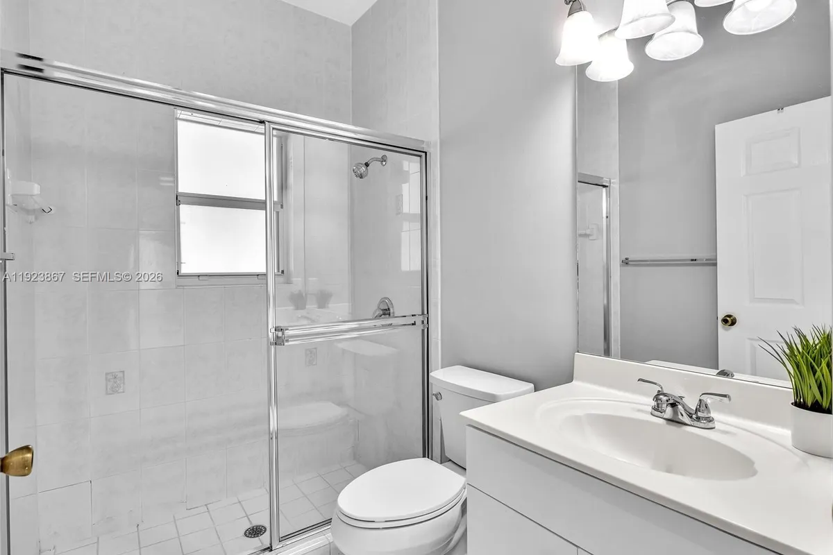 8123 NW 161st Ter, Miami Lakes FL 33016