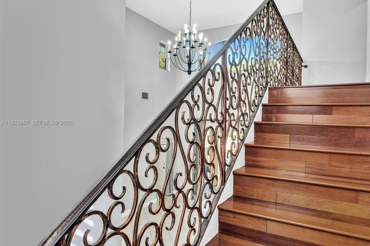 8123 NW 161st Ter, Miami Lakes FL 33016