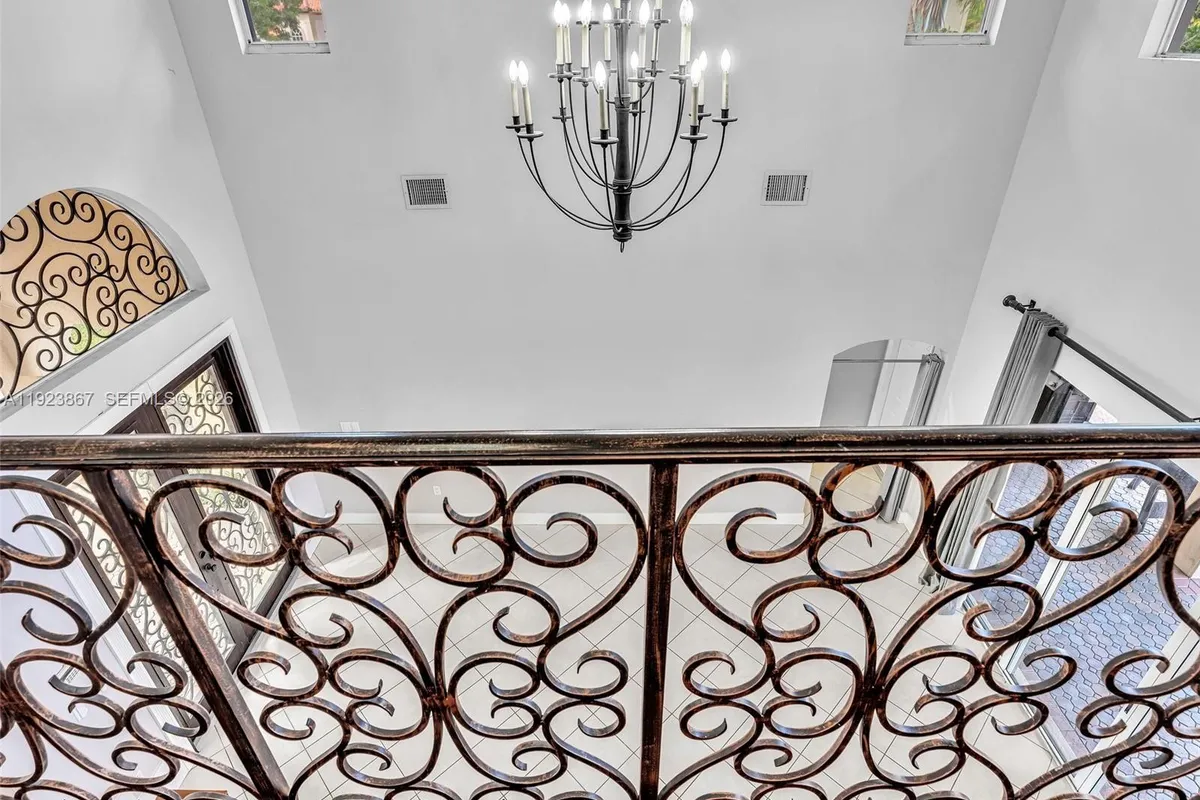 8123 NW 161st Ter, Miami Lakes FL 33016