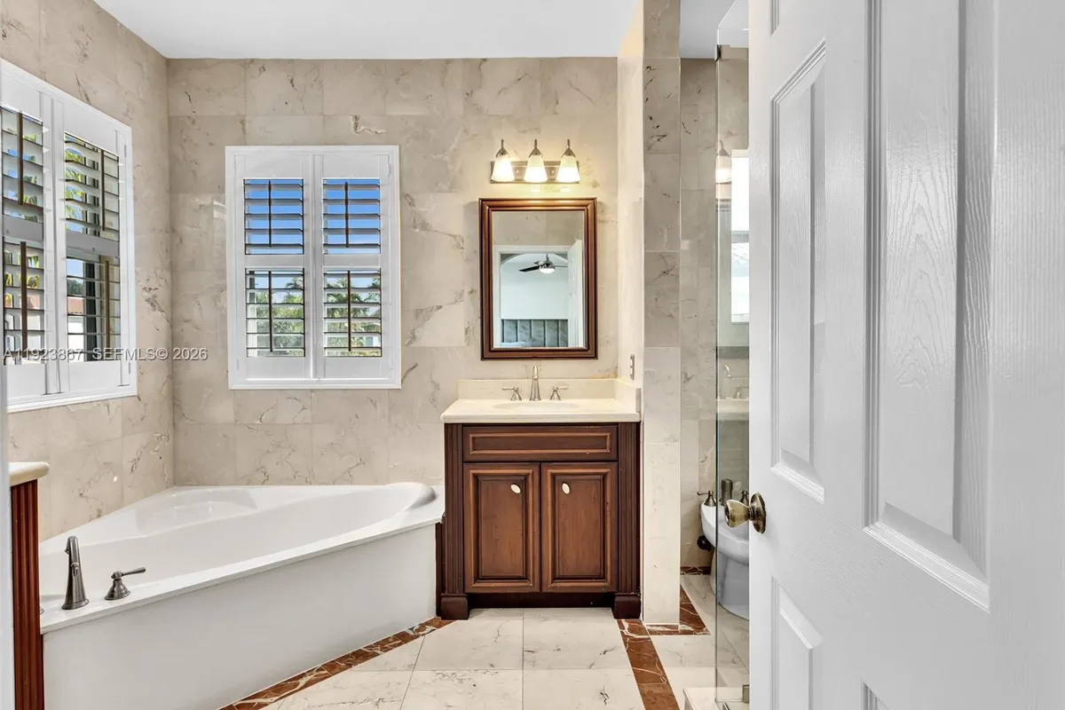 8123 NW 161st Ter, Miami Lakes FL 33016