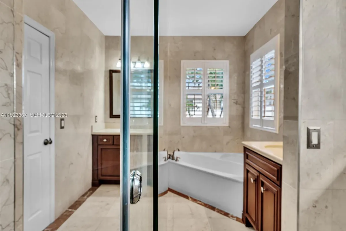 8123 NW 161st Ter, Miami Lakes FL 33016