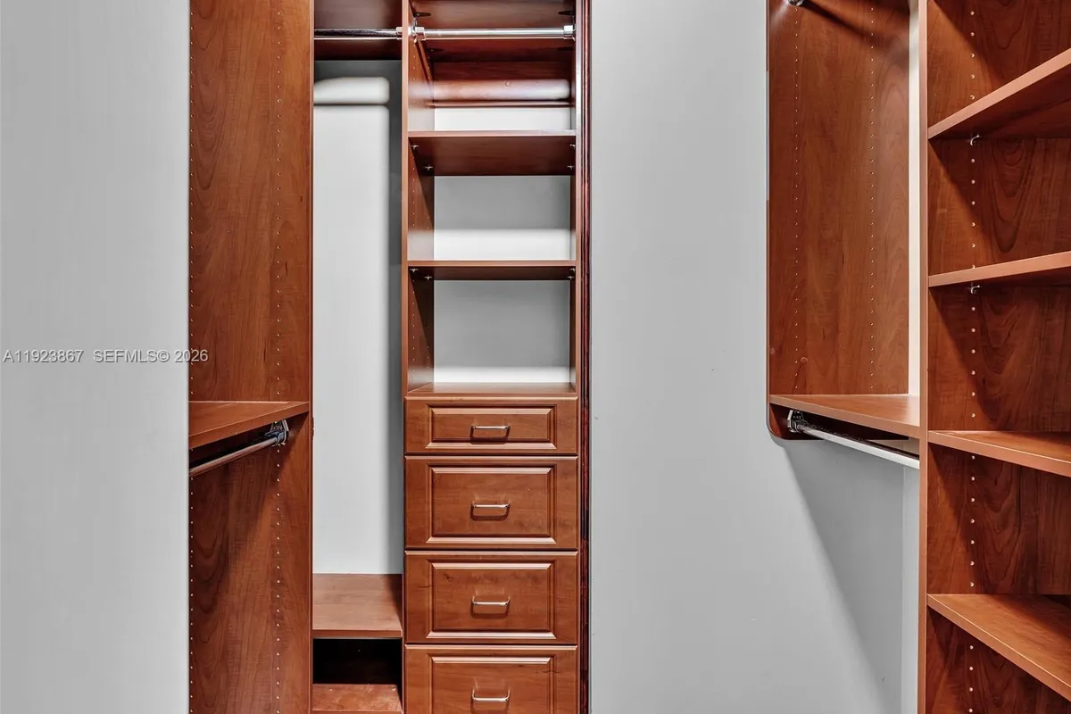 8123 NW 161st Ter, Miami Lakes FL 33016