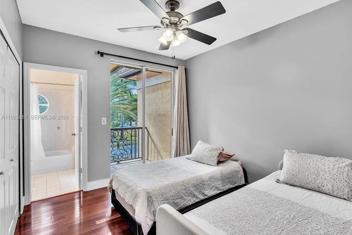 8123 NW 161st Ter, Miami Lakes FL 33016