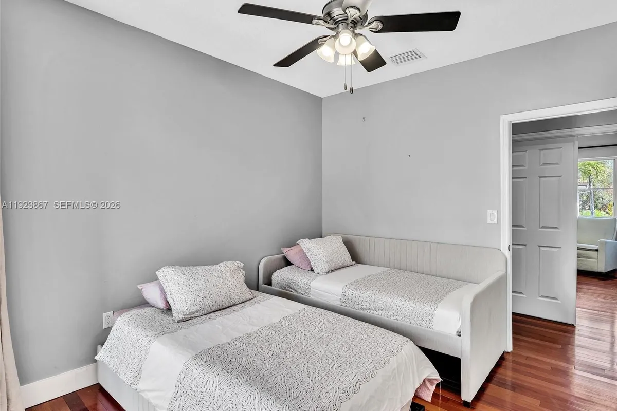 8123 NW 161st Ter, Miami Lakes FL 33016