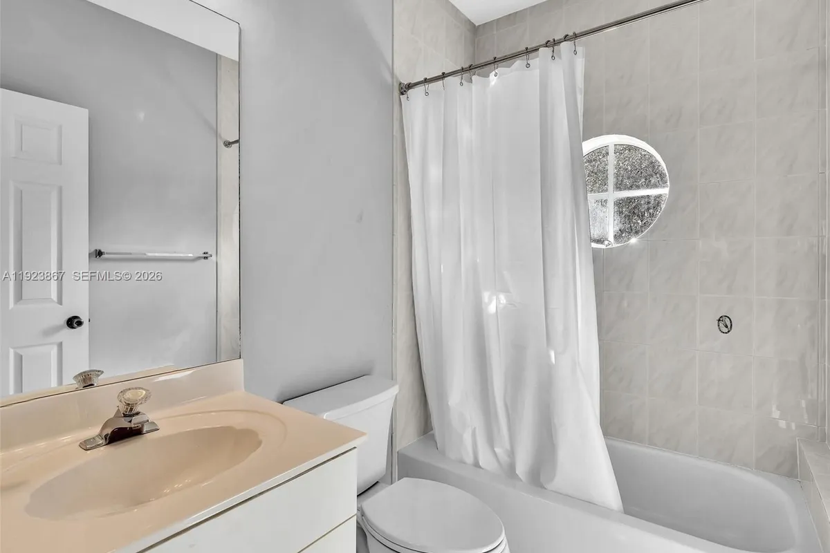 8123 NW 161st Ter, Miami Lakes FL 33016