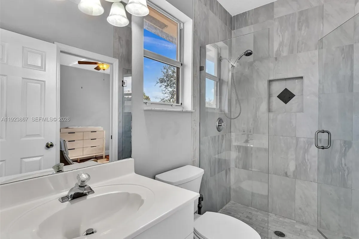 8123 NW 161st Ter, Miami Lakes FL 33016