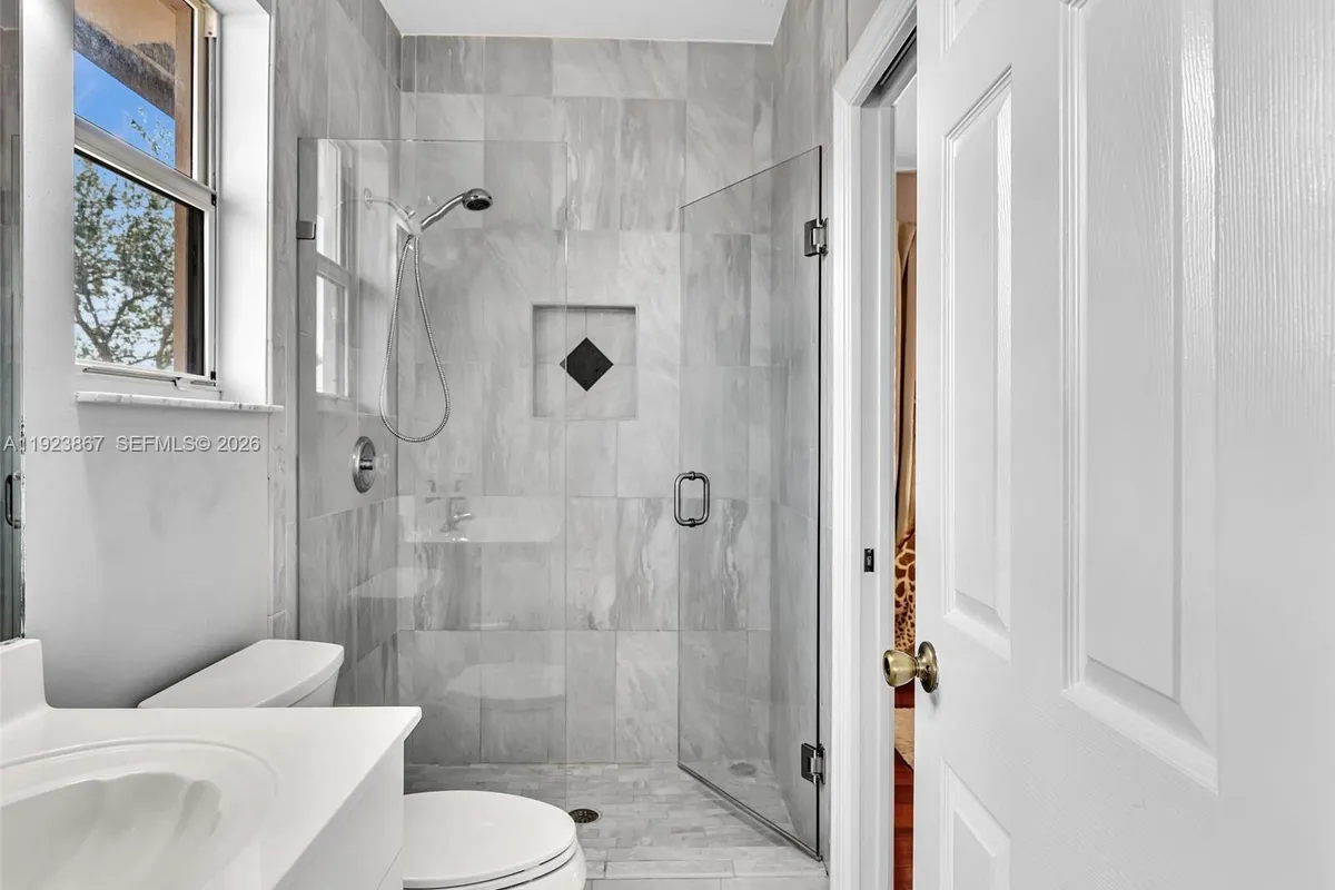 8123 NW 161st Ter, Miami Lakes FL 33016