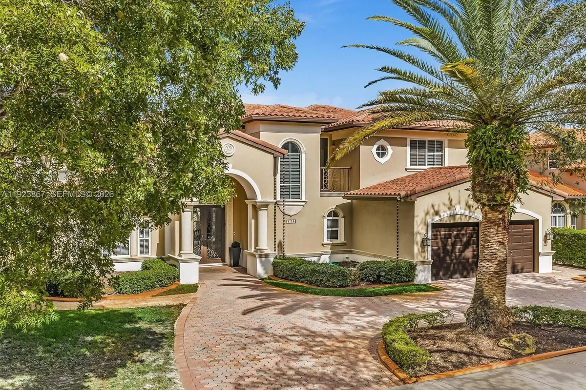 8123 NW 161st Ter, Miami Lakes FL 33016