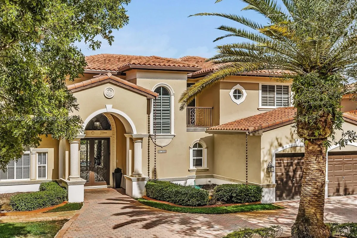 8123 NW 161st Ter, Miami Lakes FL 33016