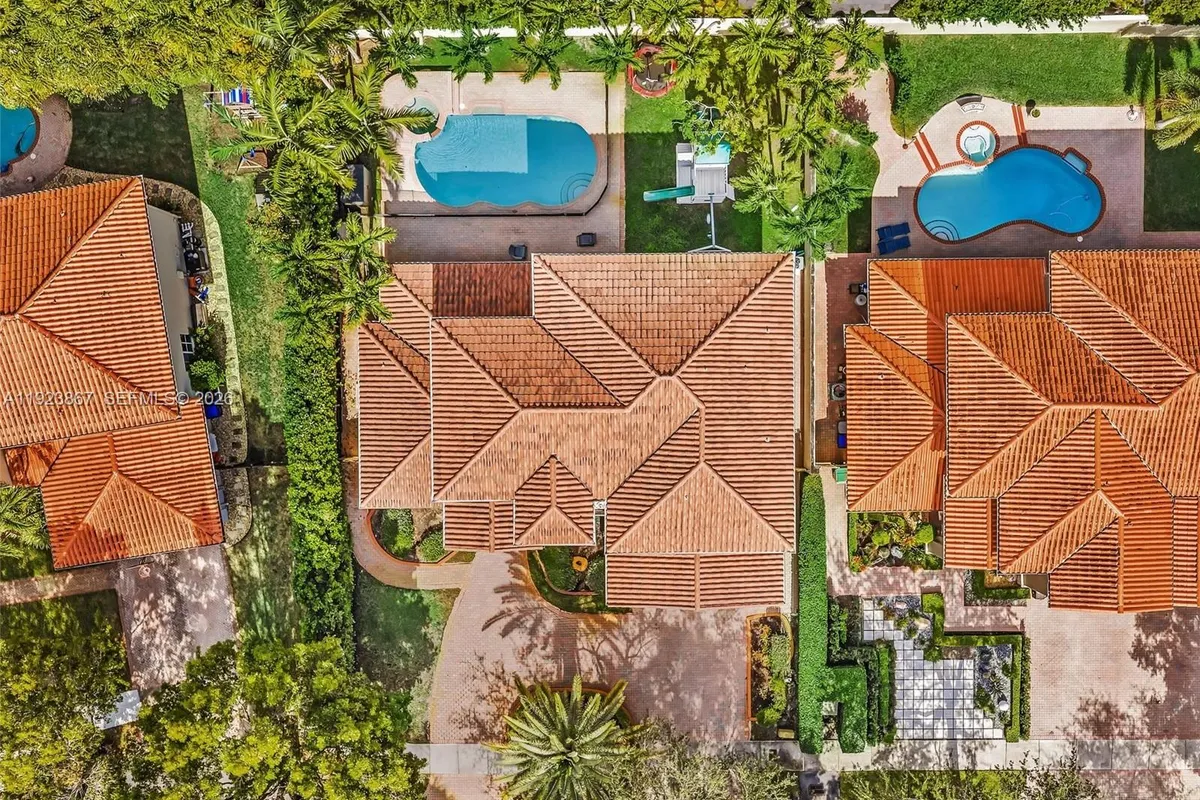 8123 NW 161st Ter, Miami Lakes FL 33016