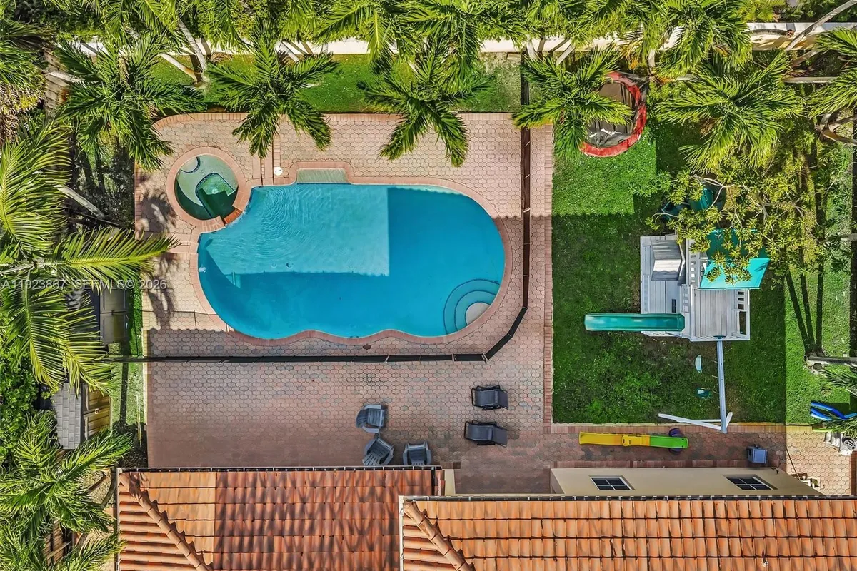 8123 NW 161st Ter, Miami Lakes FL 33016