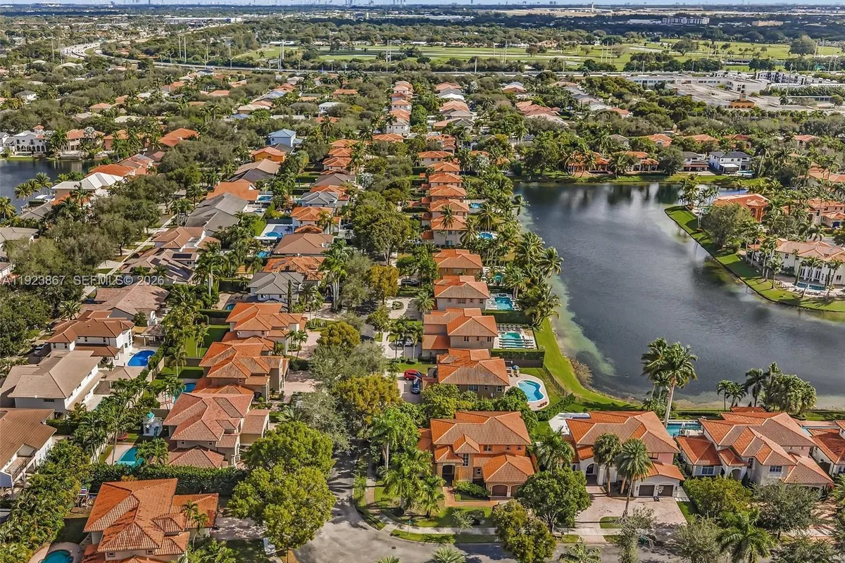 8123 NW 161st Ter, Miami Lakes FL 33016