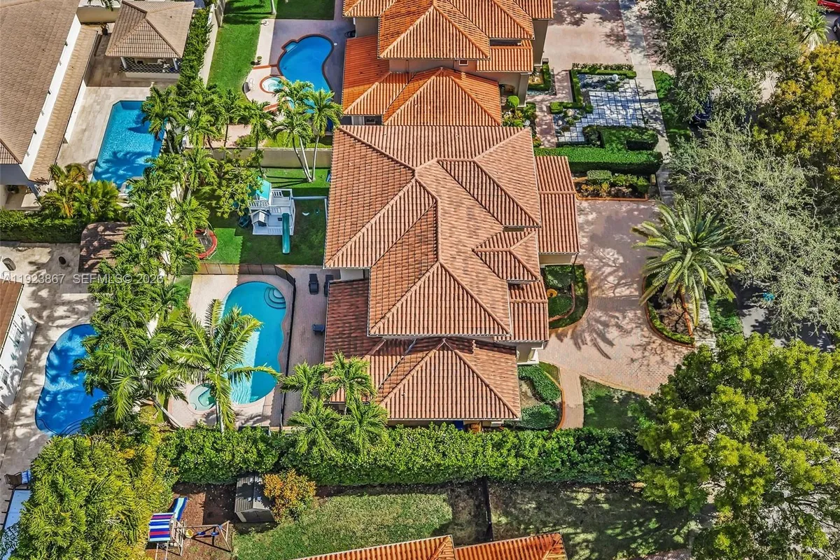 8123 NW 161st Ter, Miami Lakes FL 33016