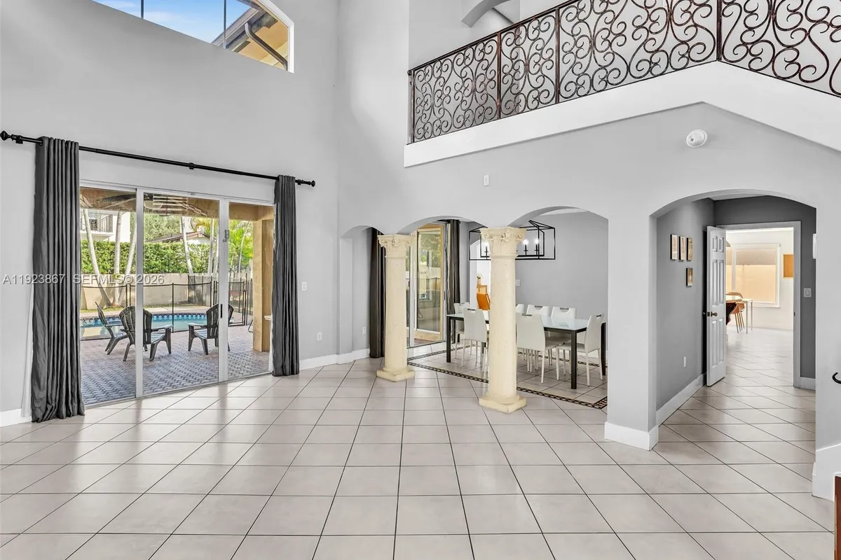 8123 NW 161st Ter, Miami Lakes FL 33016