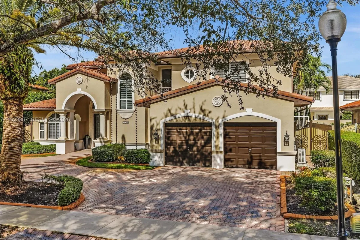 8123 NW 161st Ter, Miami Lakes FL 33016