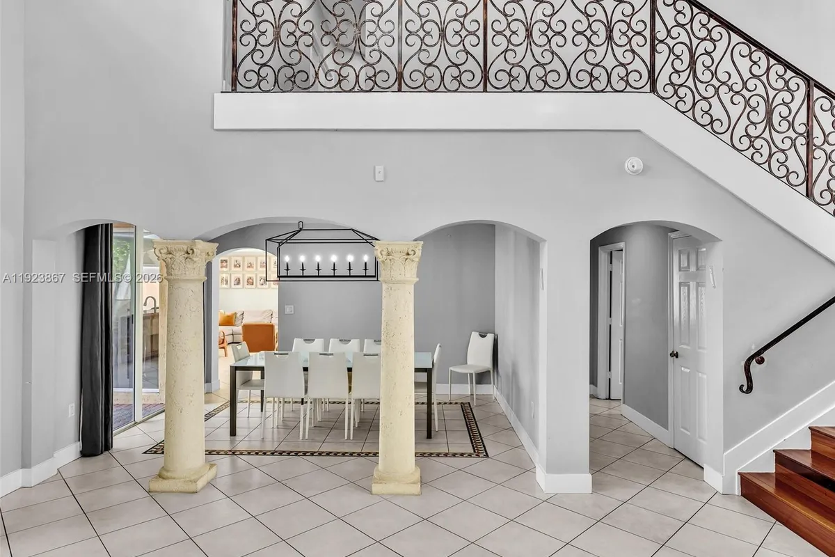 8123 NW 161st Ter, Miami Lakes FL 33016