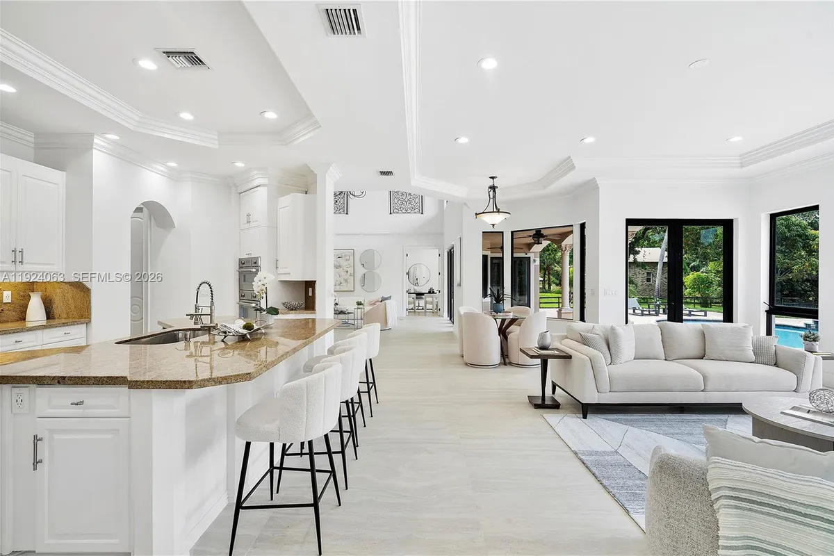 11930 NW 8th St, Plantation FL 33325