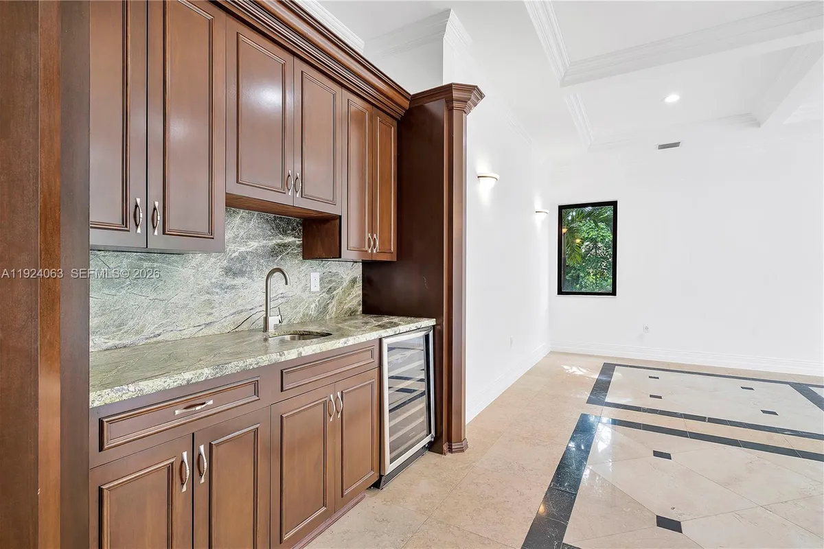 11930 NW 8th St, Plantation FL 33325