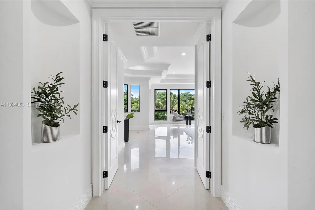 11930 NW 8th St, Plantation FL 33325