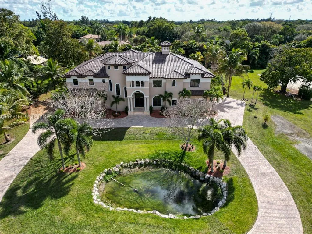 11930 NW 8th St, Plantation FL 33325