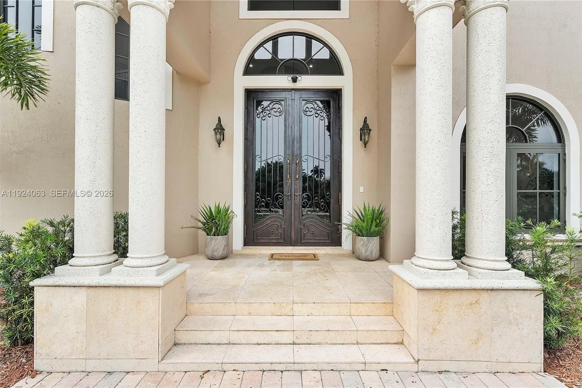 11930 NW 8th St, Plantation FL 33325