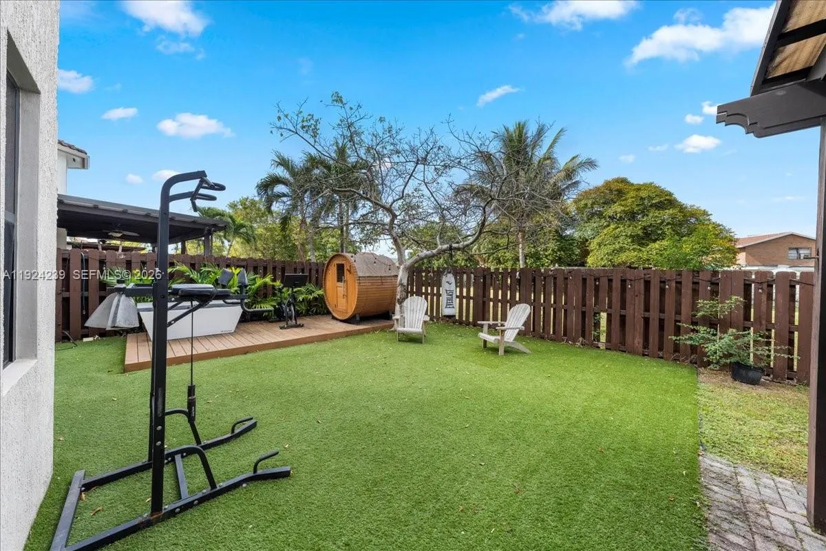 984 NW 104th Ave, Miami FL 33172