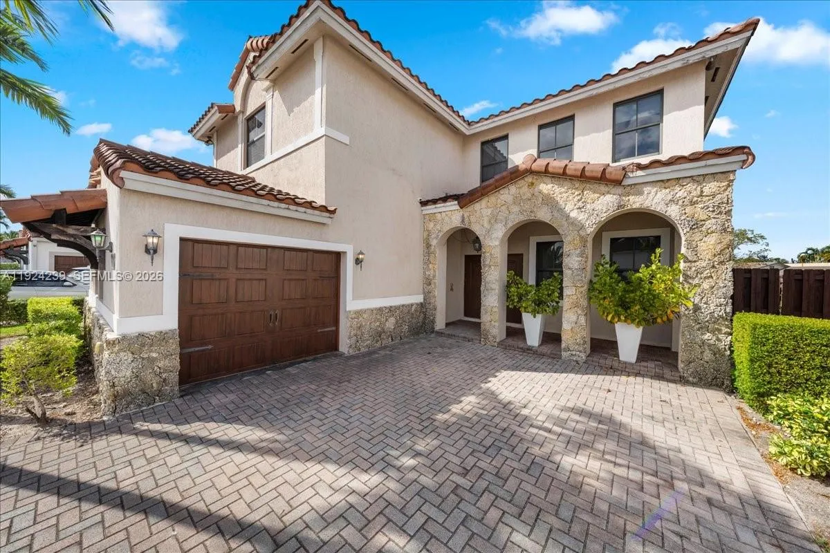 984 NW 104th Ave, Miami FL 33172