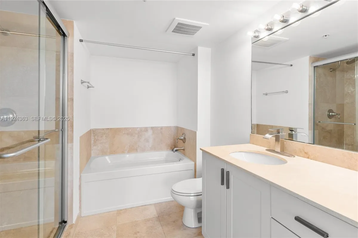 3232 SW 22nd st (coral way) # 905, Miami FL 33145