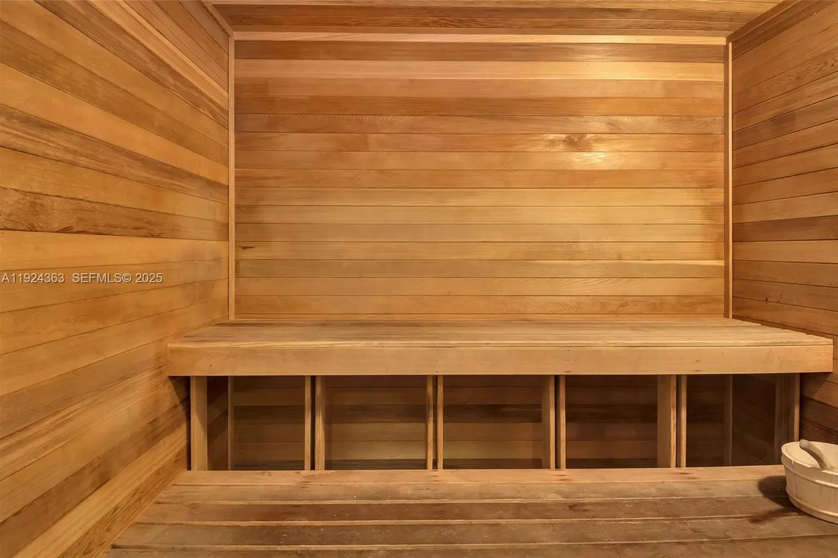 3232 SW 22nd st (coral way) # 905, Miami FL 33145