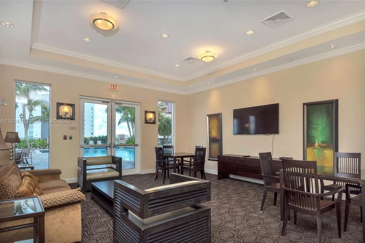 3232 SW 22nd st (coral way) # 905, Miami FL 33145