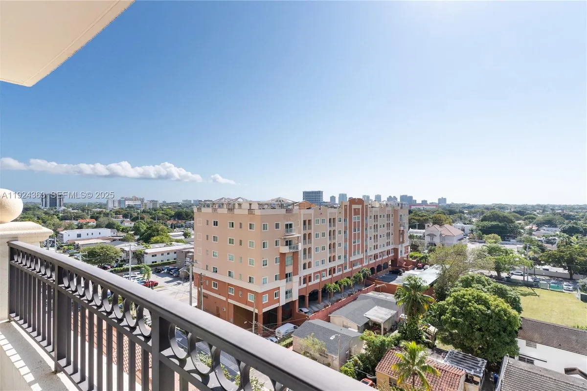 3232 SW 22nd st (coral way) # 905, Miami FL 33145