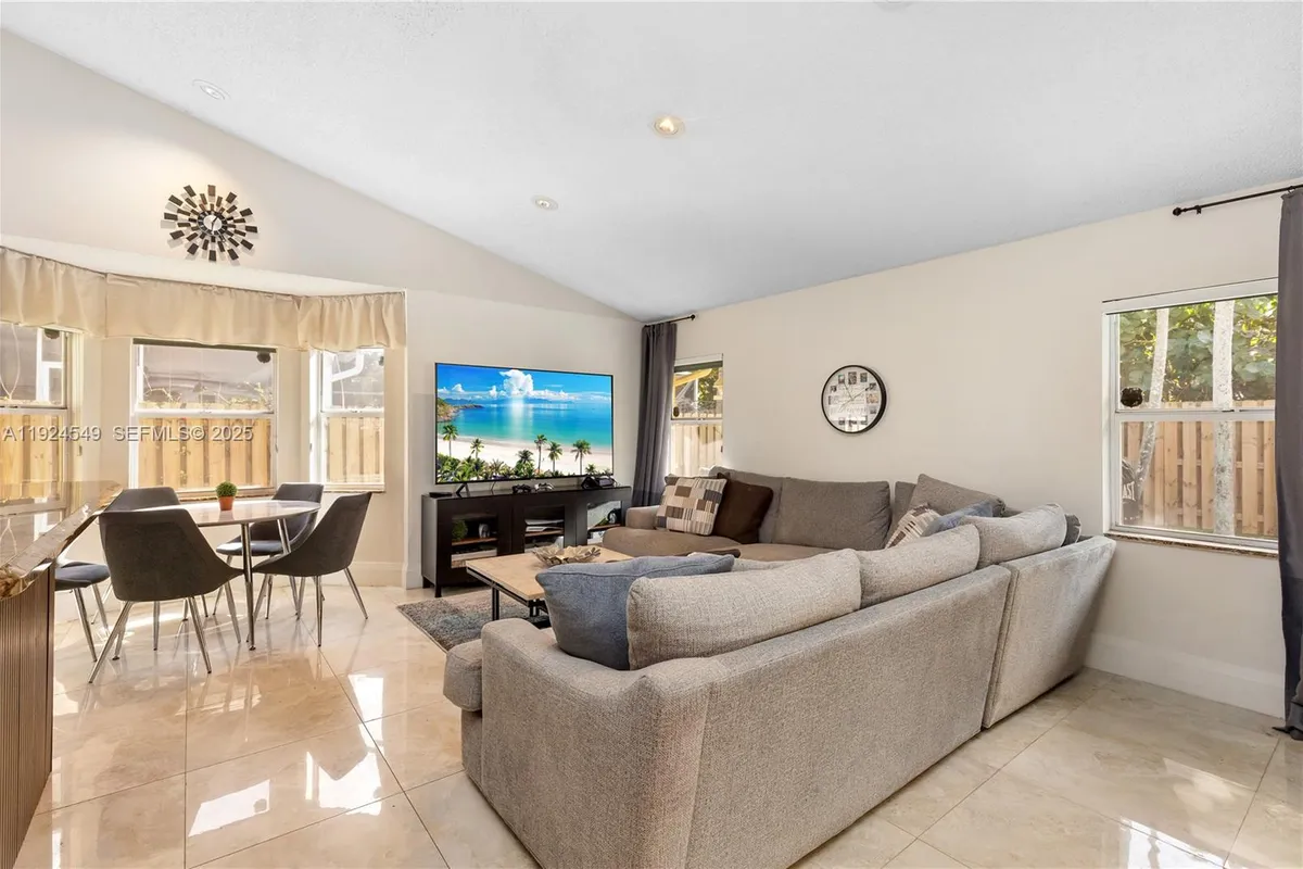 7101 NW 44th Ln, Coconut Creek FL 33073