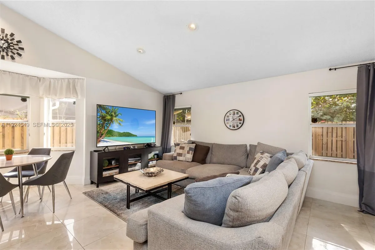 7101 NW 44th Ln, Coconut Creek FL 33073