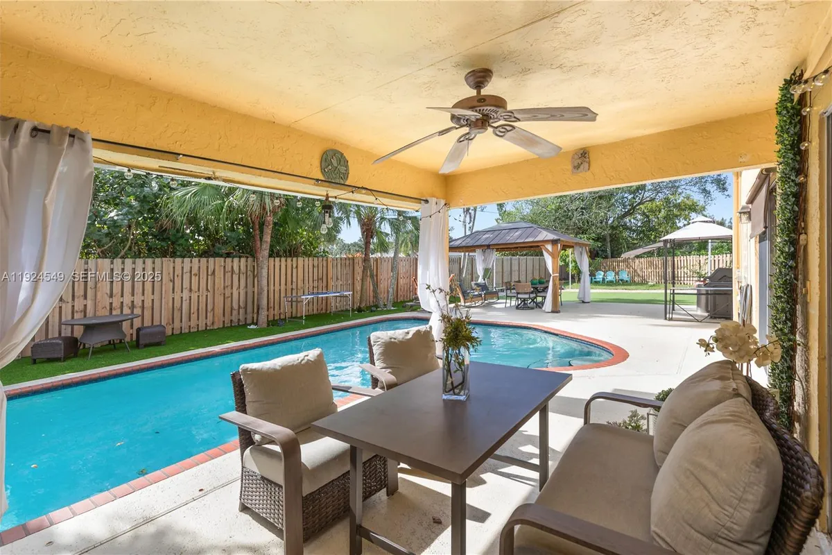 7101 NW 44th Ln, Coconut Creek FL 33073