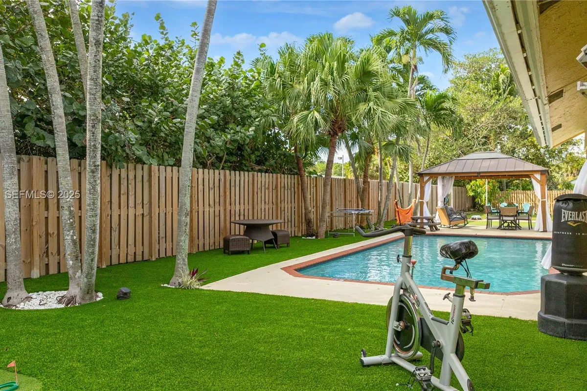 7101 NW 44th Ln, Coconut Creek FL 33073