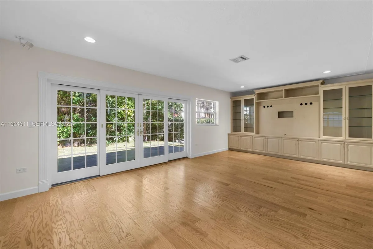 911 Andres Ave, Coral Gables FL 33134