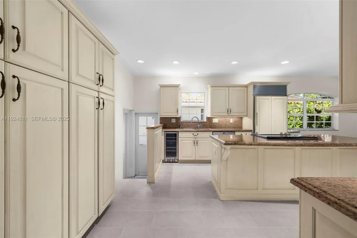 911 Andres Ave, Coral Gables FL 33134