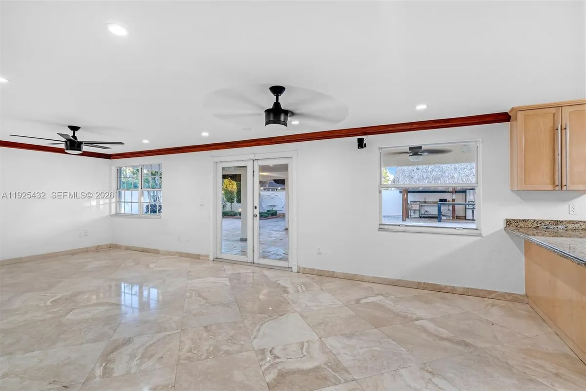 10298 NW 130th St, Hialeah Gardens FL 33018