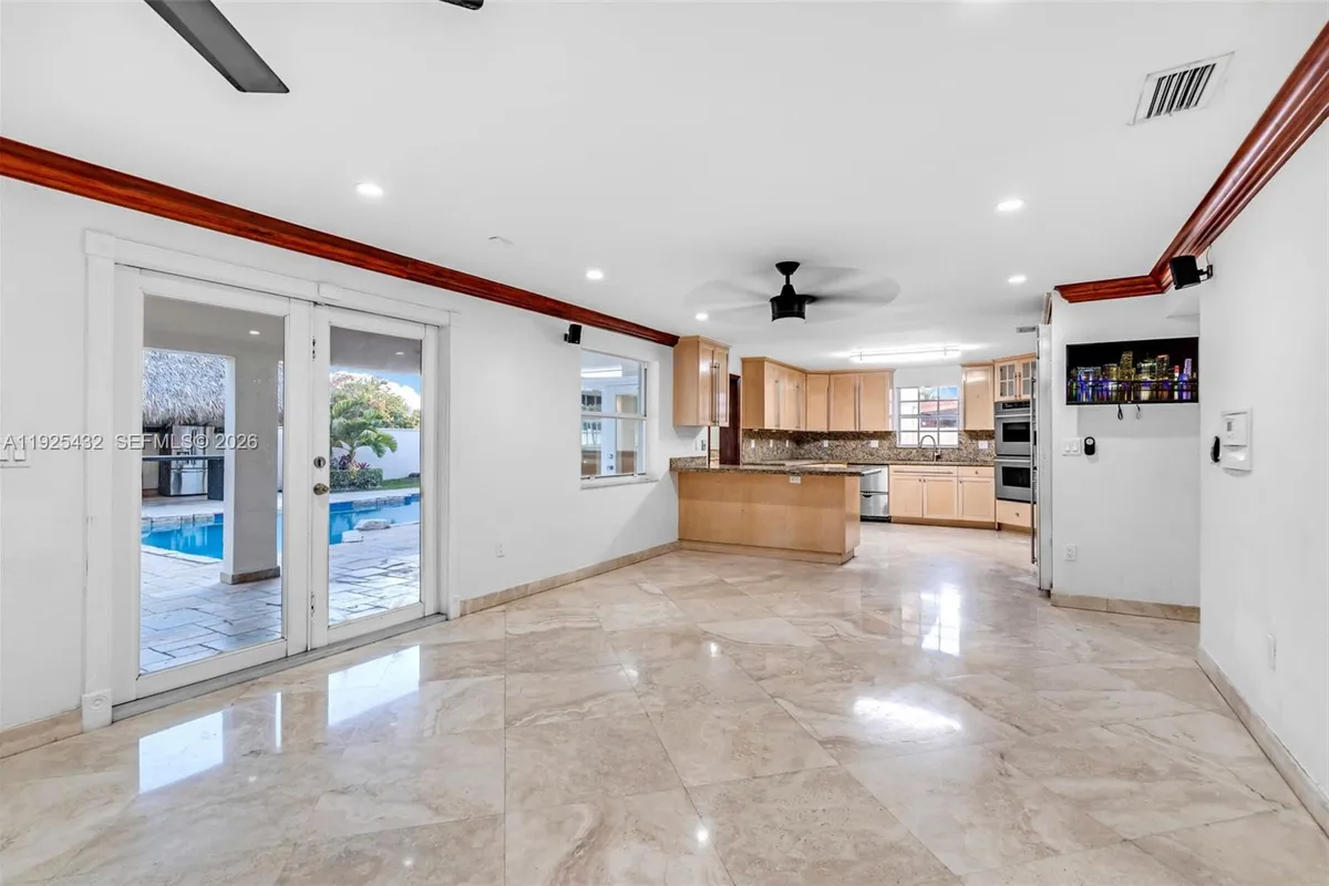 10298 NW 130th St, Hialeah Gardens FL 33018