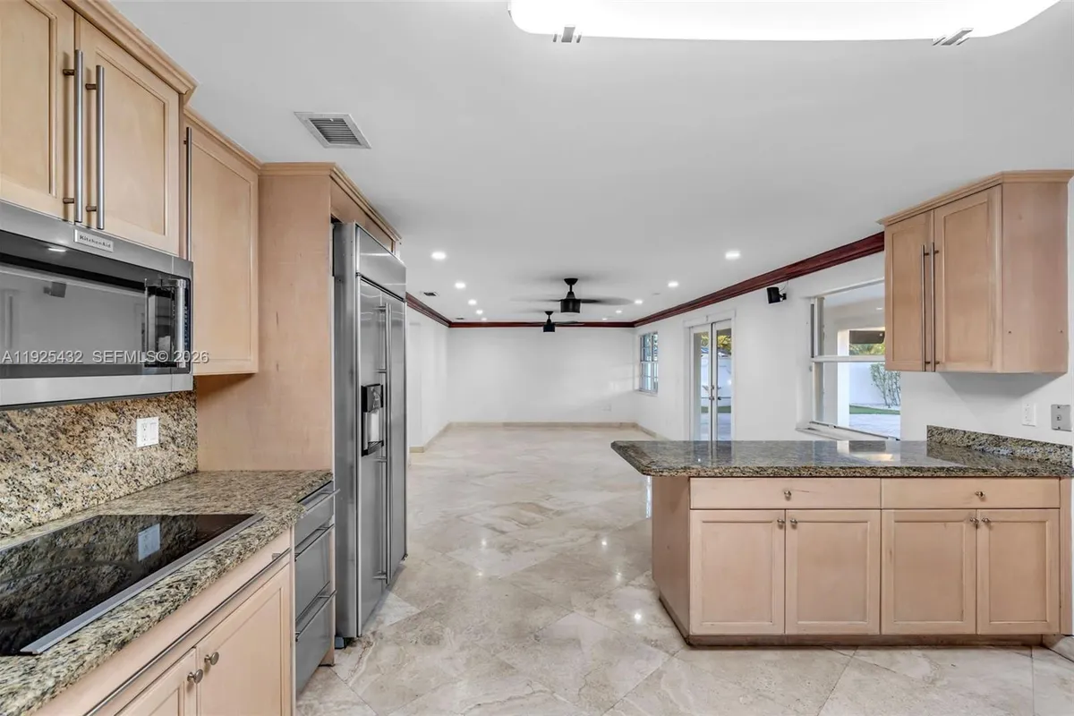 10298 NW 130th St, Hialeah Gardens FL 33018