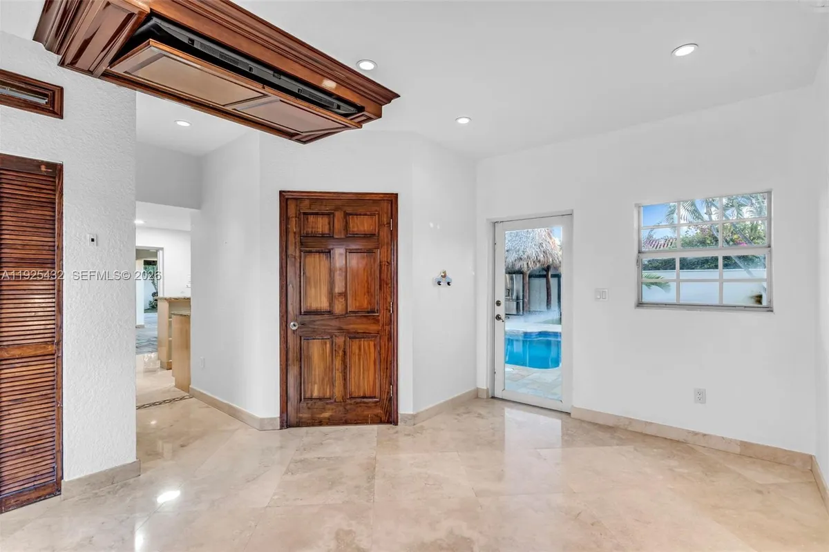 10298 NW 130th St, Hialeah Gardens FL 33018