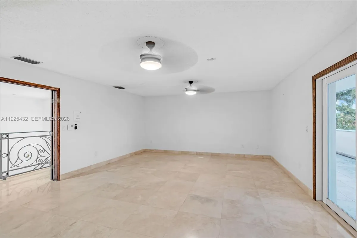 10298 NW 130th St, Hialeah Gardens FL 33018